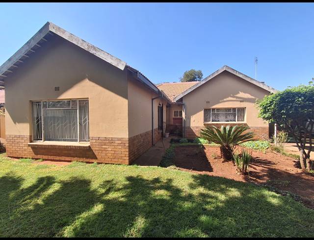 3 BEDROOM FREESTANDING FOR SALE IN STILFONTEIN EXT 4